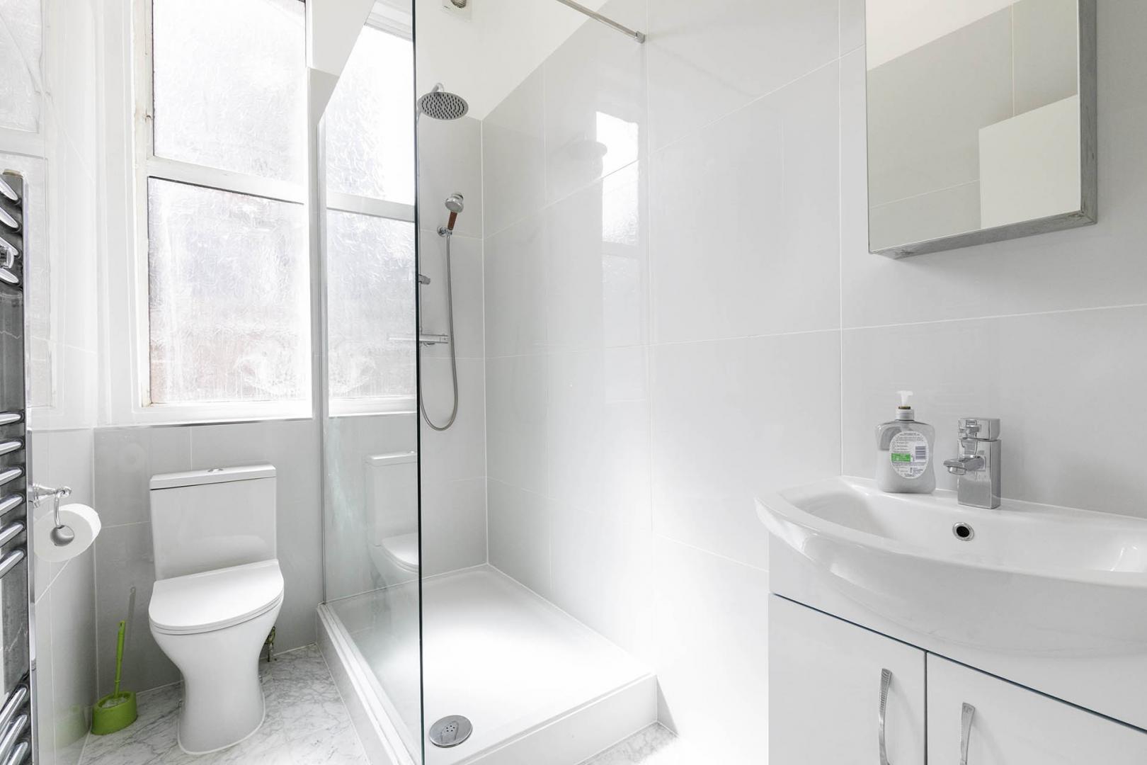  Bills Included Studio Dean Road, Willesden Green ( Gas,Water +Electricity included)